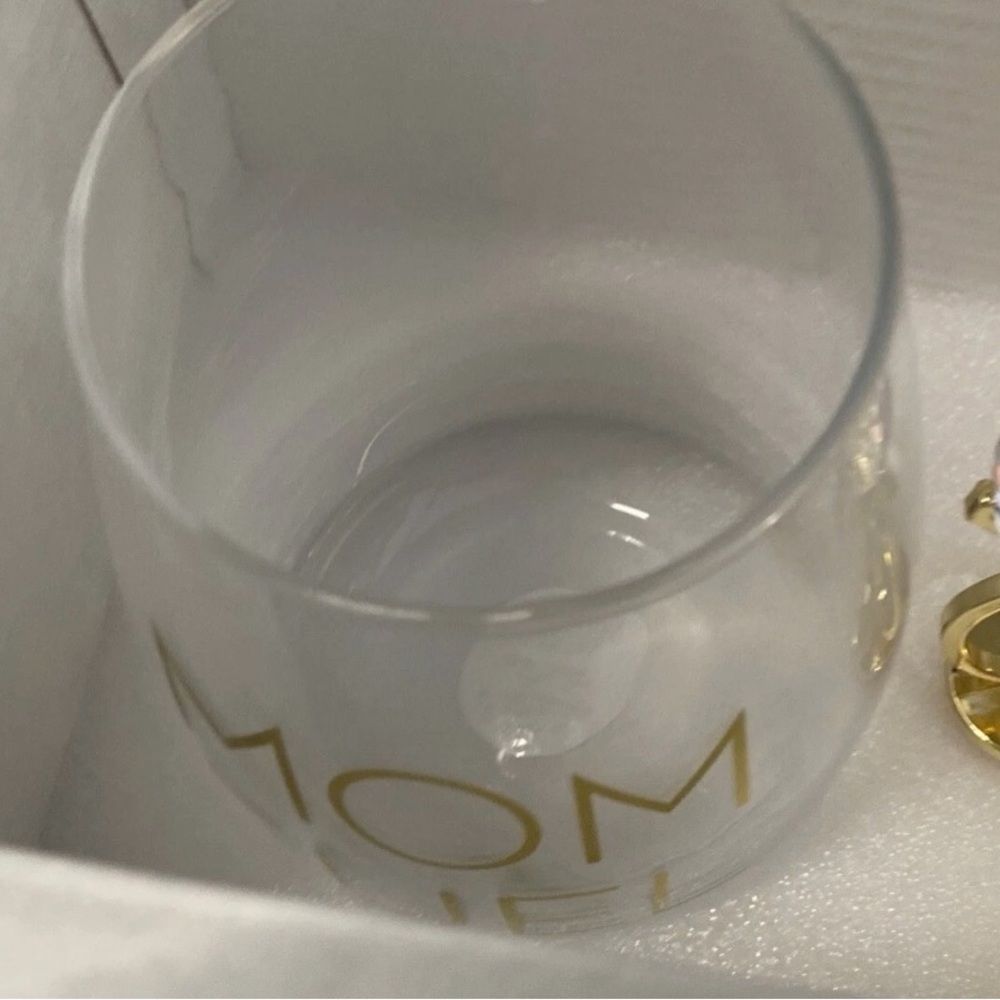 Mom Fuel Wine Glass Set: Stemless Glasses & Crystal
Ring Cork - Picture 6 of 8